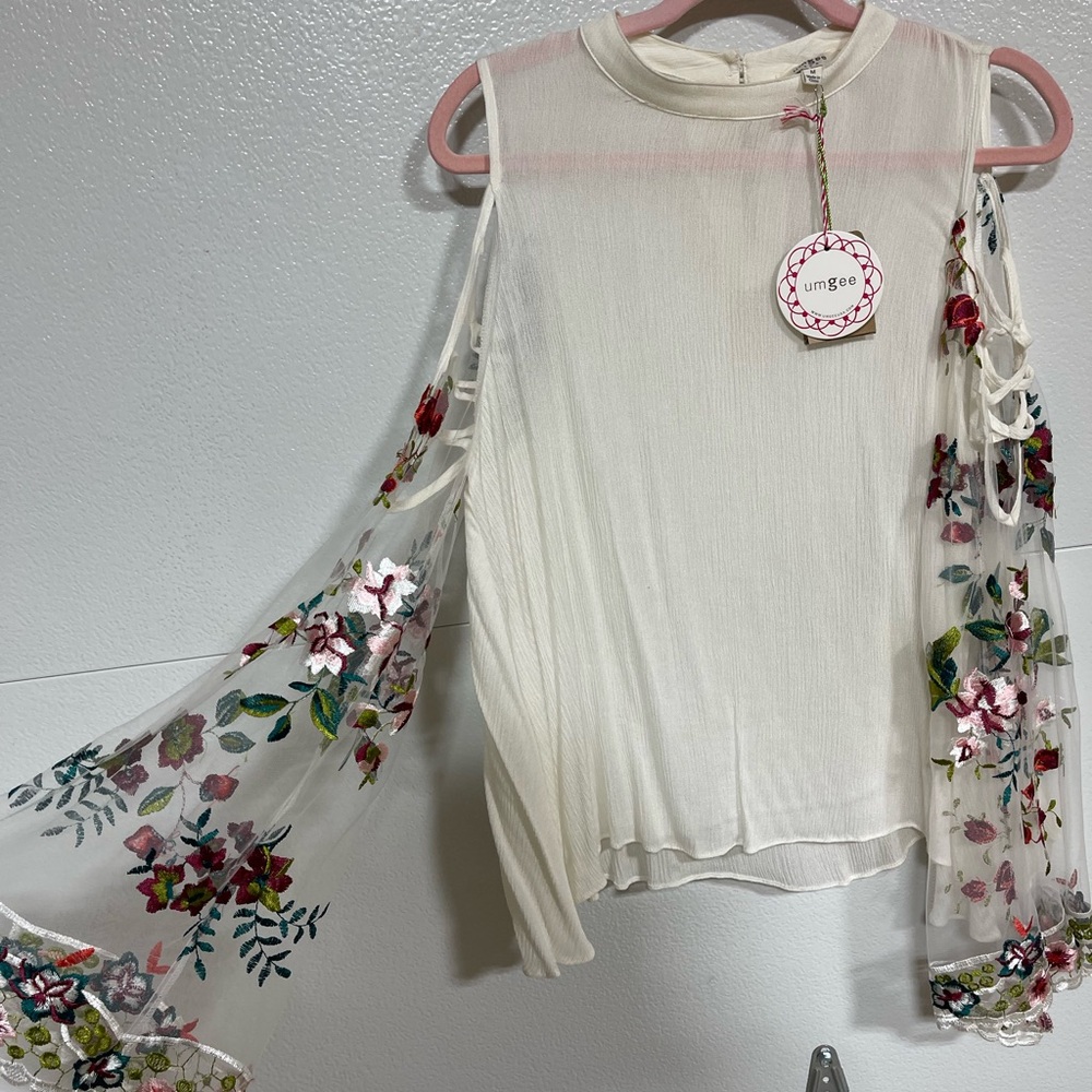 Umgee Women's White Floral Embroidered Top